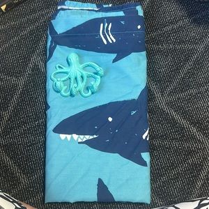Shower curtain (sharks)